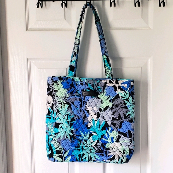 Vera Bradley Handbags - Vera Bradley Blue Tote
